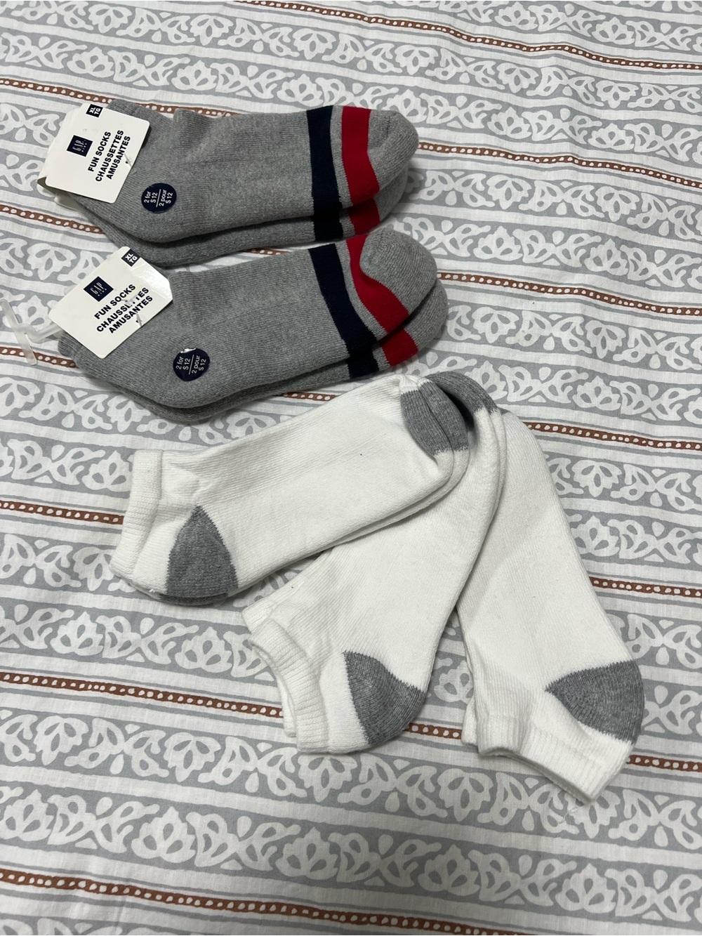 GAP No-Show Socks Pack — Gray, White with Red & Navy Accents